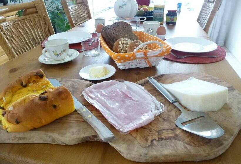 تختخواب و صبحانه Avellano