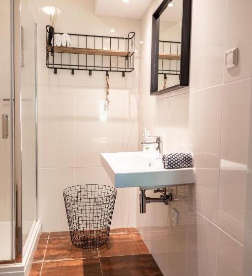 تختخواب و صبحانه Avellano