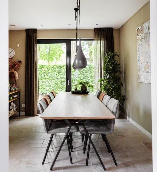 تختخواب و صبحانه Avellano