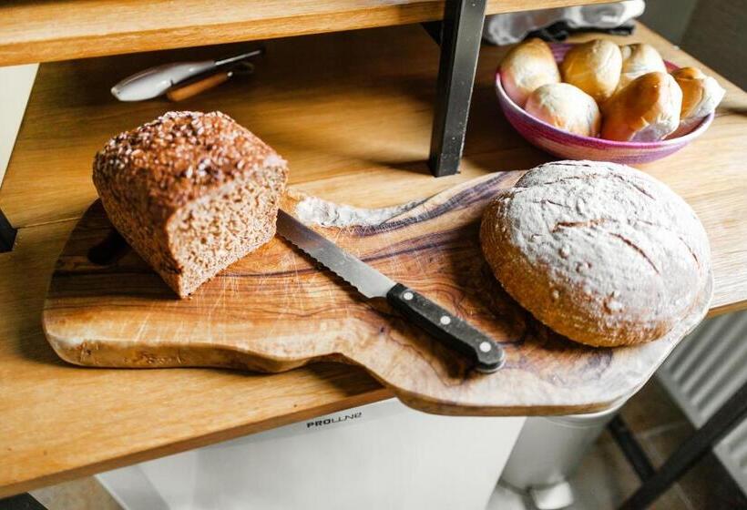 تختخواب و صبحانه Avellano