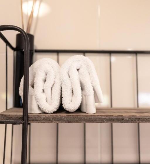 تختخواب و صبحانه Avellano