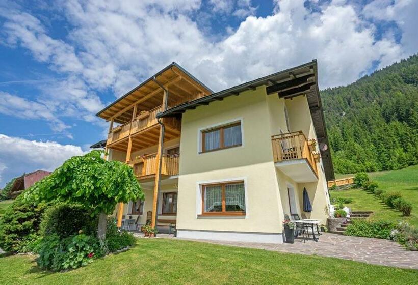 Bed and Breakfast Haus Lackner Am Weissensee In Kärnten