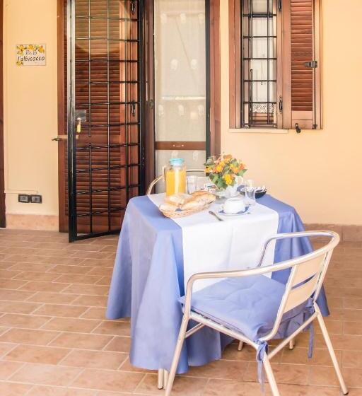 ベッドアンドブレックファースト L Albicocco