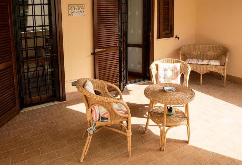 ベッドアンドブレックファースト L Albicocco