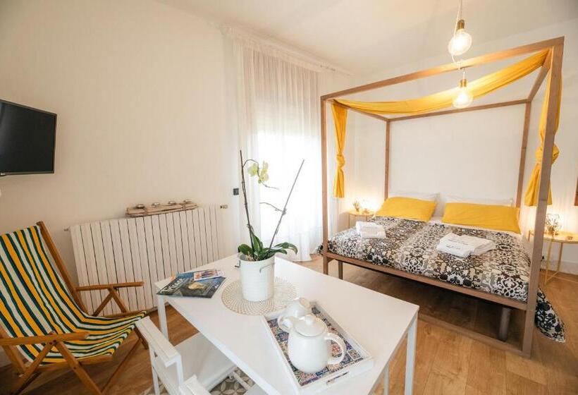 민박 Le Stanze Di Brando E Nico