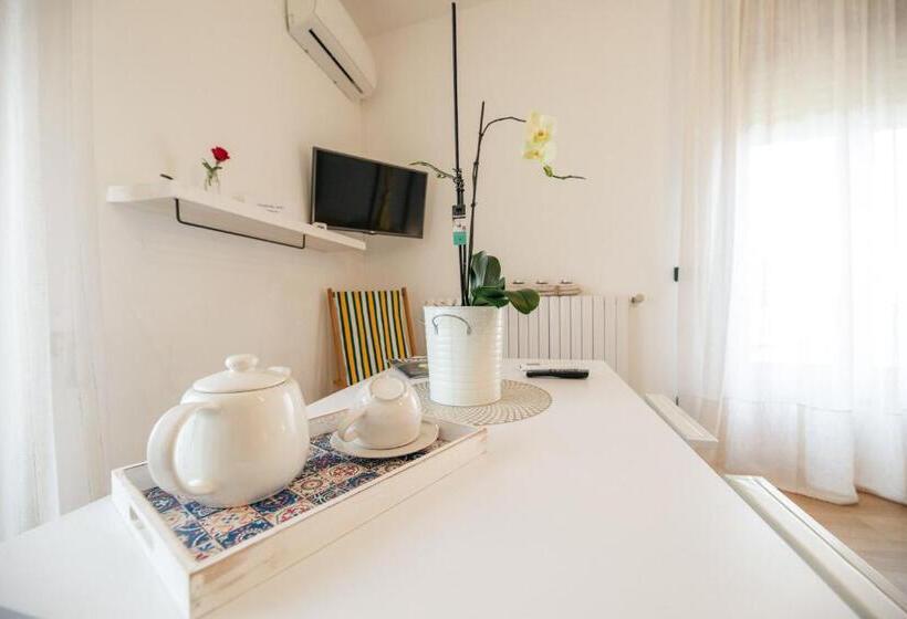 민박 Le Stanze Di Brando E Nico