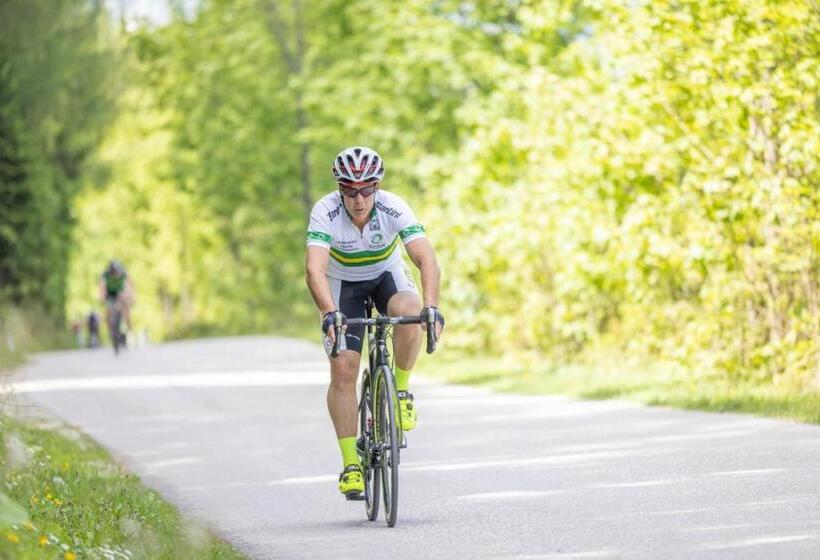 Fleischerei   Apartments, Cafe & Weinbar