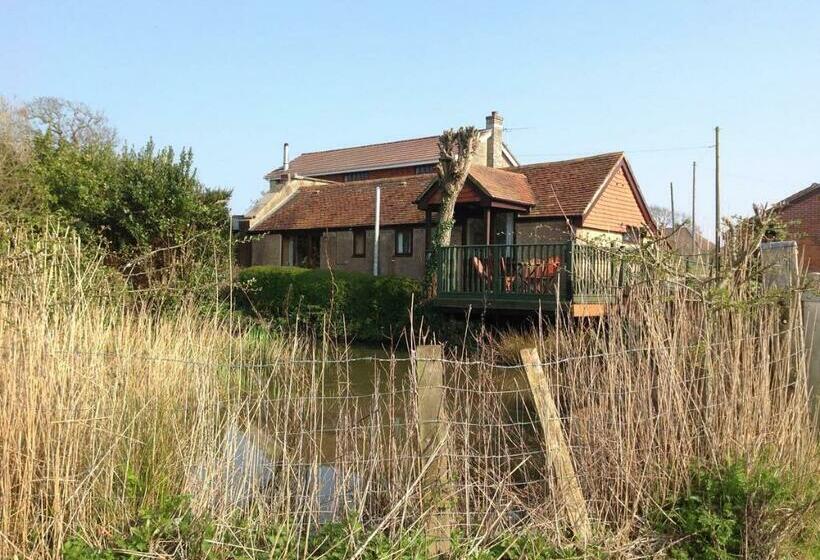 בית מלון כפרי Stable Cottages
