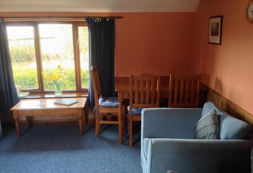 בית מלון כפרי Stable Cottages