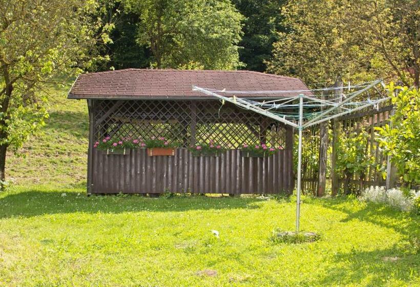 هتل Tourist Farm Mraz