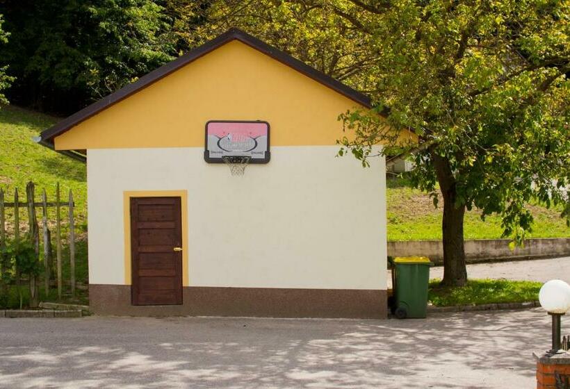 هتل Tourist Farm Mraz