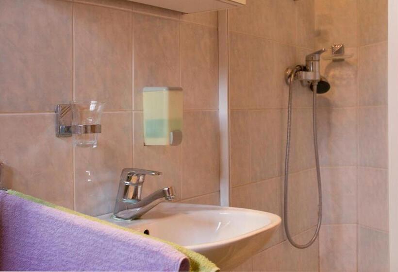 هتل Tourist Farm Mraz