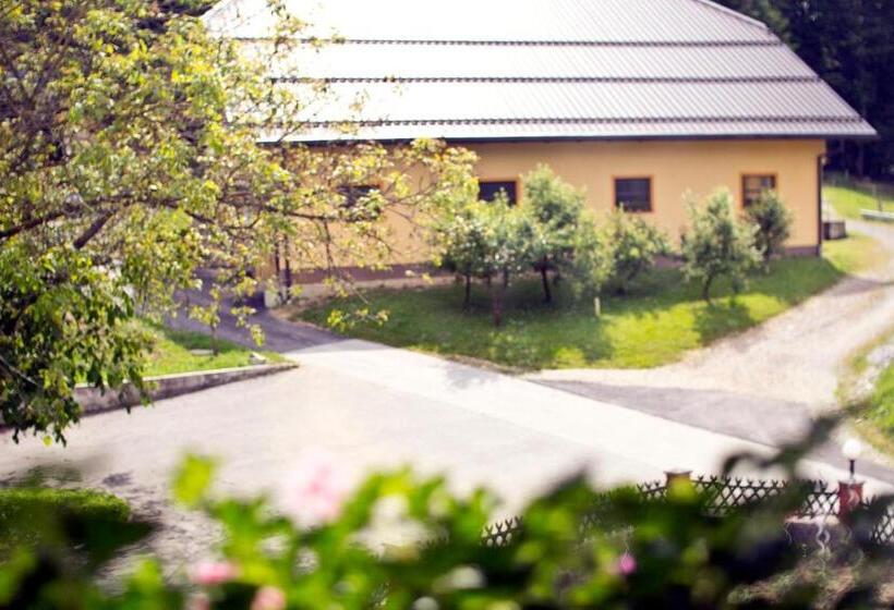 هتل Tourist Farm Mraz