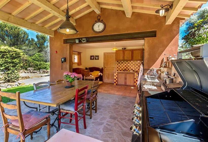 פנסיון Mas Du Cimaï