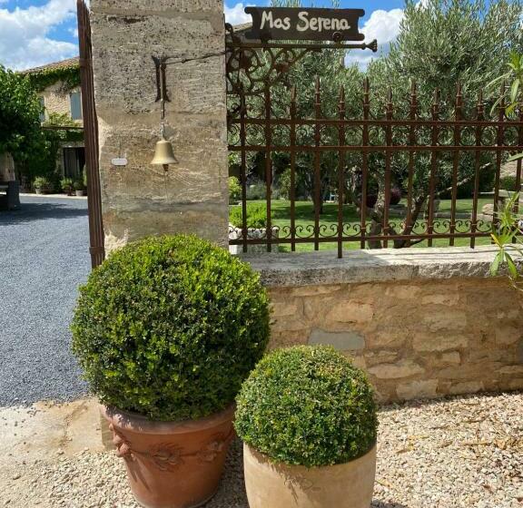 بنسيون Mas Serena