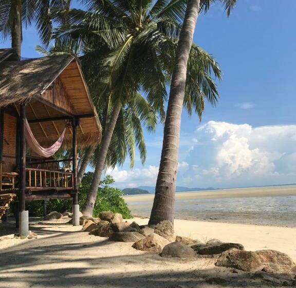 منتجع Castaway Beach Bungalows