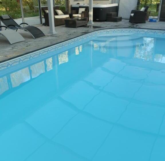 Bed and Breakfast Domaine De Meigne