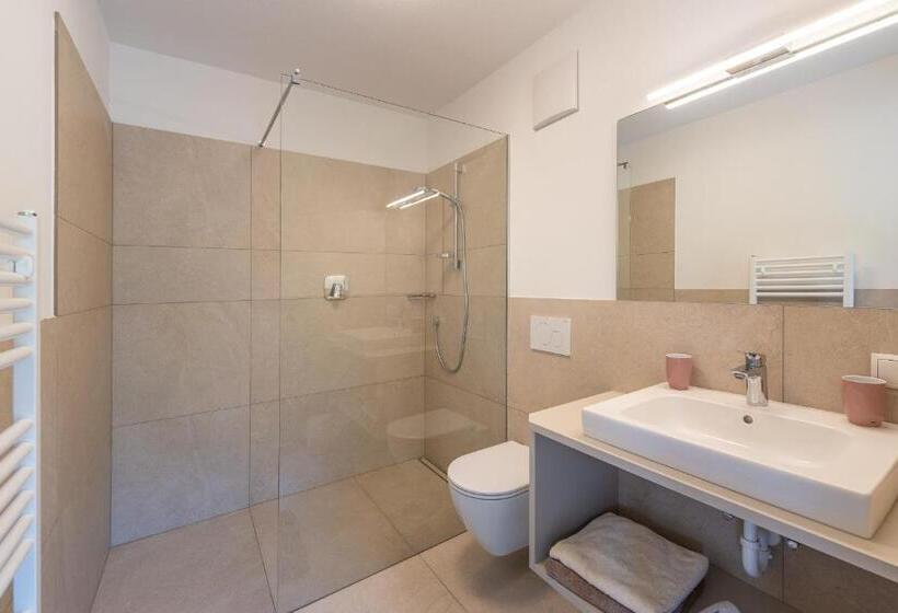 ベッドアンドブレックファースト Haus Stolz