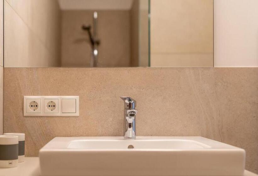 ベッドアンドブレックファースト Haus Stolz