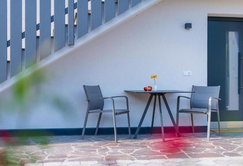 ベッドアンドブレックファースト Haus Stolz