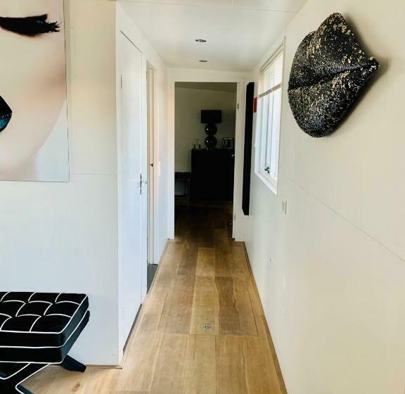 مبيت وإفطار Houseboat Amsterdam