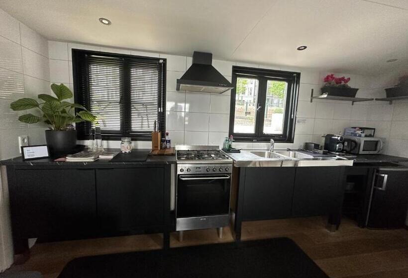 مبيت وإفطار Houseboat Amsterdam