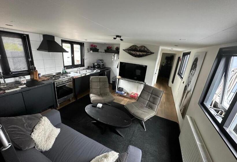 مبيت وإفطار Houseboat Amsterdam