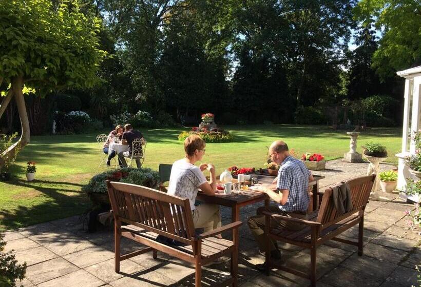 ベッドアンドブレックファースト Little Manor