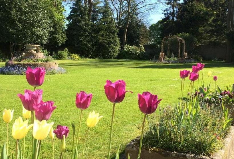 ベッドアンドブレックファースト Little Manor