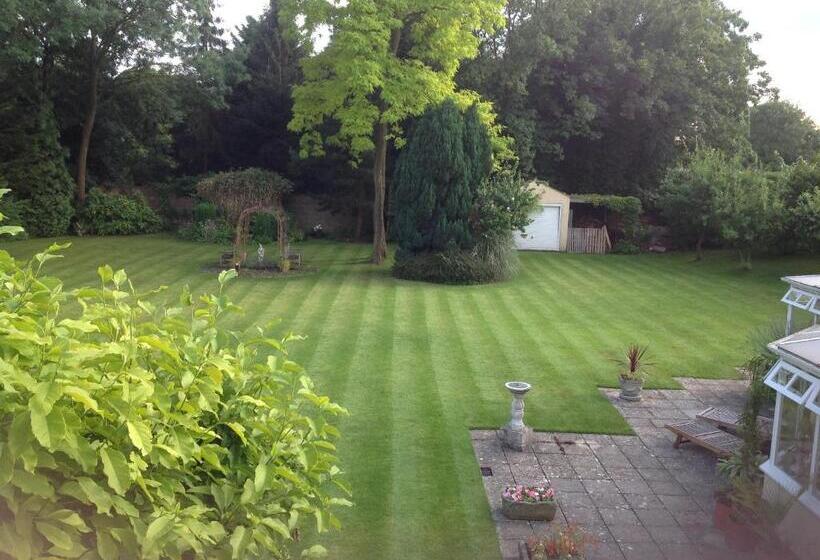 ベッドアンドブレックファースト Little Manor