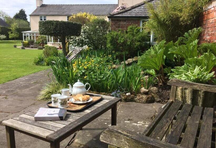 ベッドアンドブレックファースト Little Manor