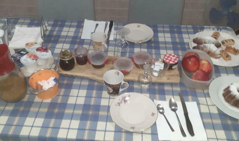 مبيت وإفطار Marika S Home