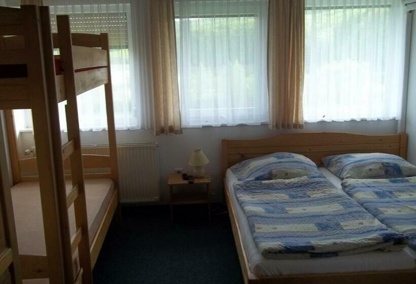 بنسيون Gadányi Vendégház és Lovarda