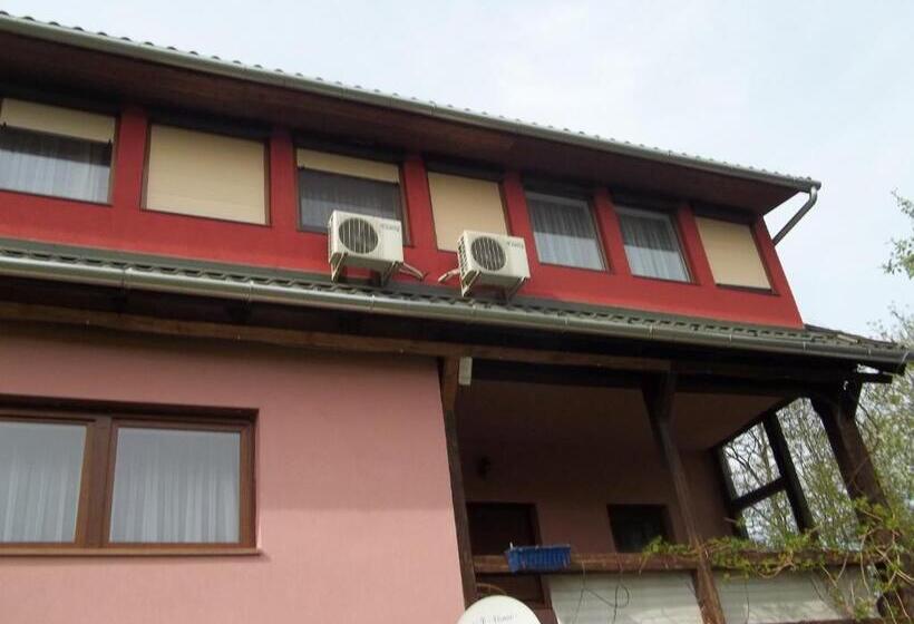 بنسيون Gadányi Vendégház és Lovarda