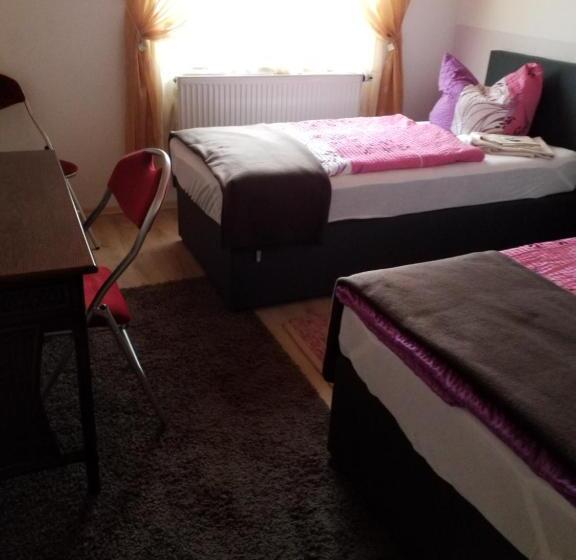 膳宿费 Mama Leone