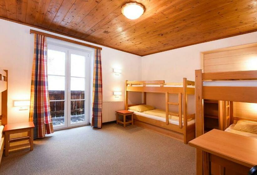 הוסטל Jugendhotel Gruber