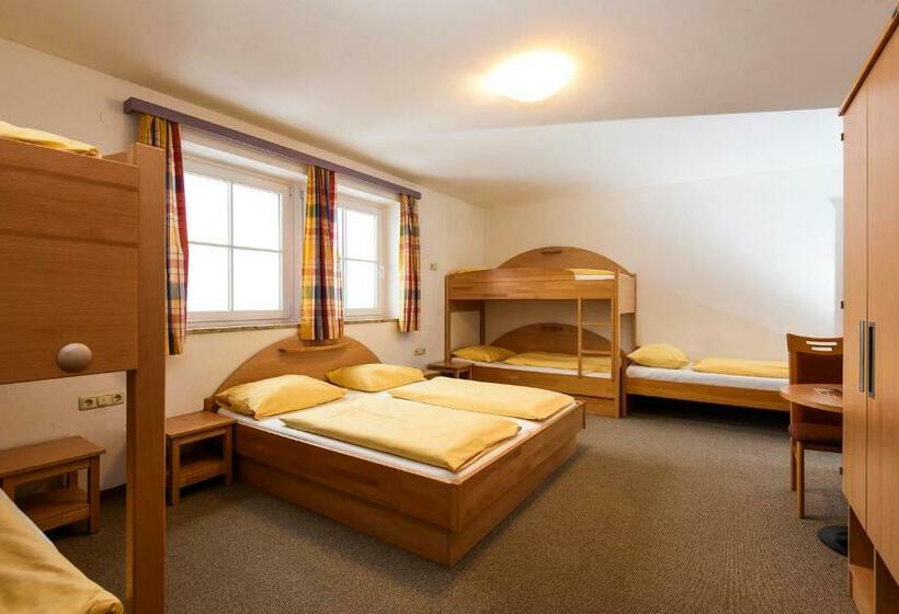 הוסטל Jugendhotel Gruber