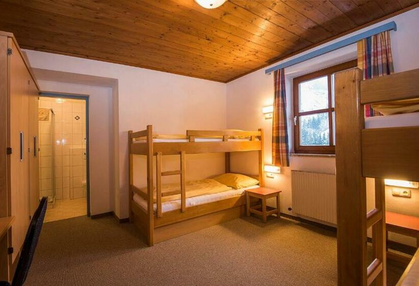 הוסטל Jugendhotel Gruber