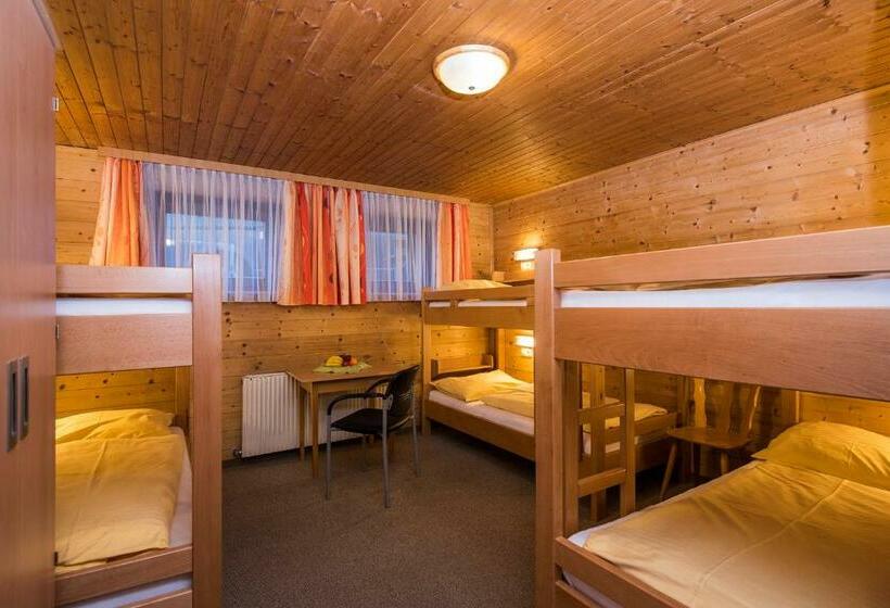 הוסטל Jugendhotel Gruber