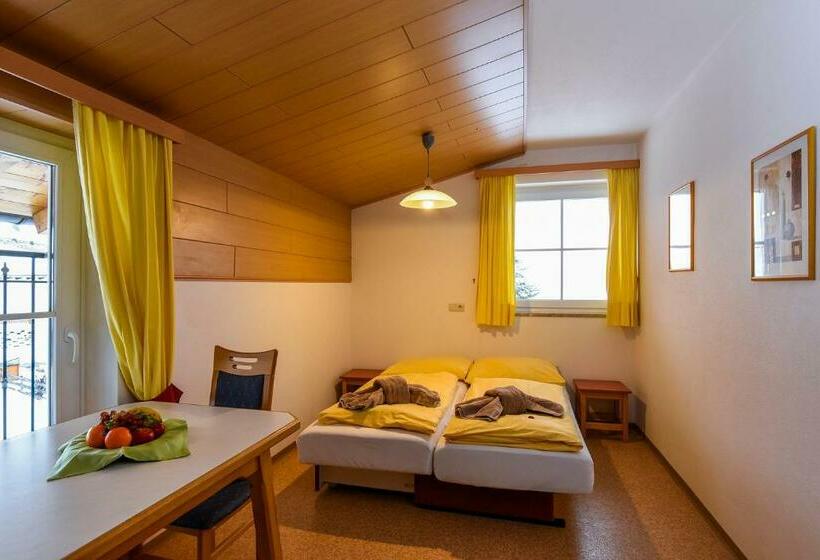 הוסטל Jugendhotel Gruber