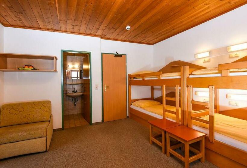 הוסטל Jugendhotel Gruber
