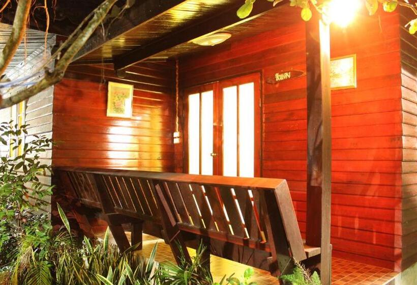 Baansuan Lychee Maeklong Resort Ampawa