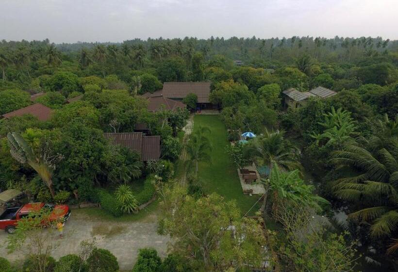 Baansuan Lychee Maeklong Resort Ampawa