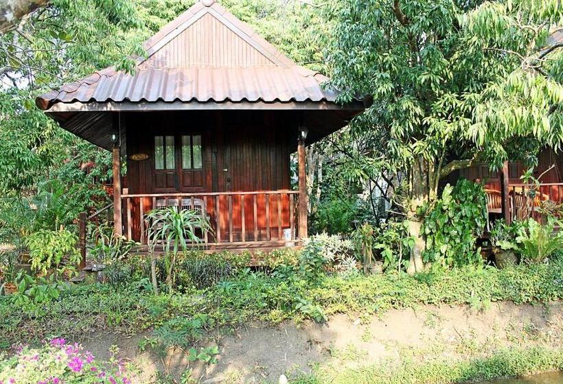 Baansuan Lychee Maeklong Resort Ampawa