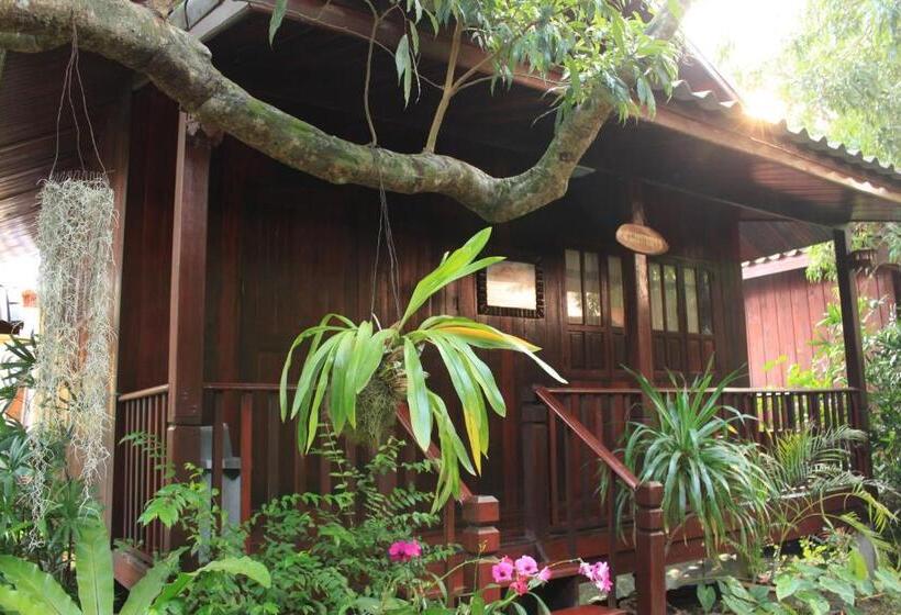 Baansuan Lychee Maeklong Resort Ampawa