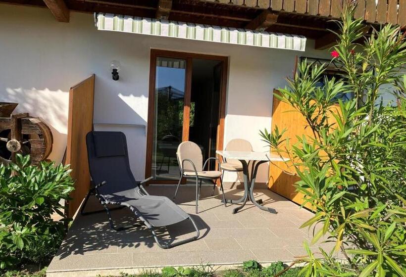 تختخواب و صبحانه Appartements Weisshauserhof