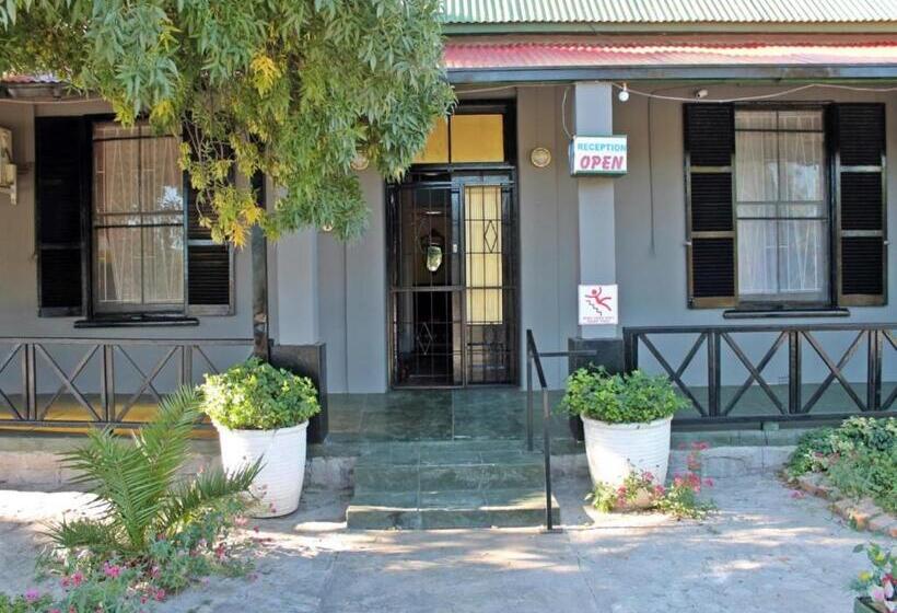 مبيت وإفطار Bun Clody Manor   Guest House & Coffee Shop