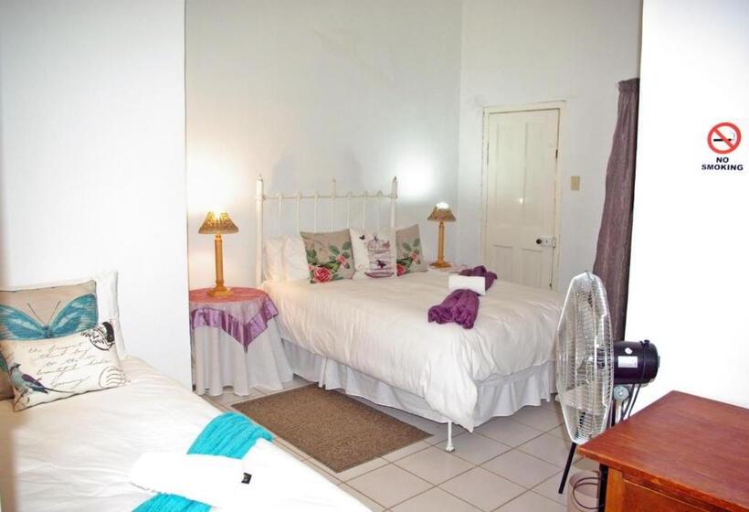 مبيت وإفطار Bun Clody Manor   Guest House & Coffee Shop