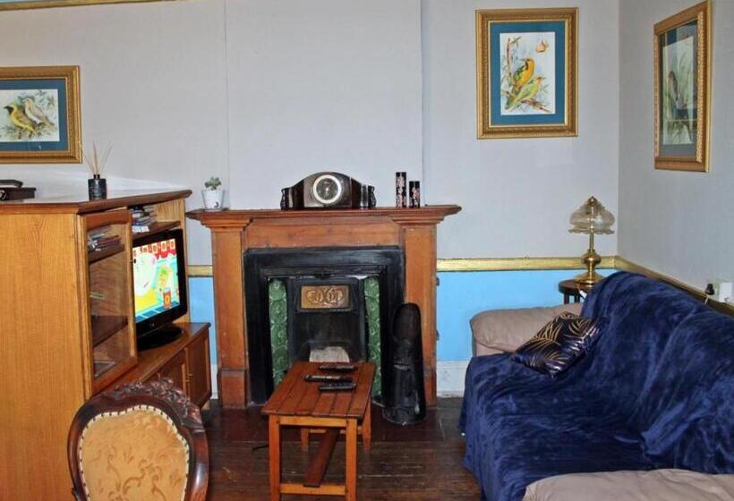 مبيت وإفطار Bun Clody Manor   Guest House & Coffee Shop