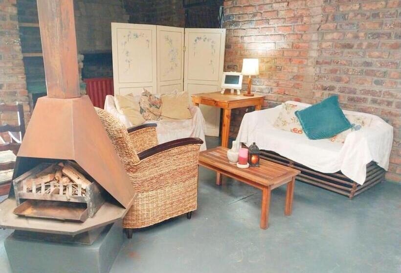 مبيت وإفطار Bun Clody Manor   Guest House & Coffee Shop